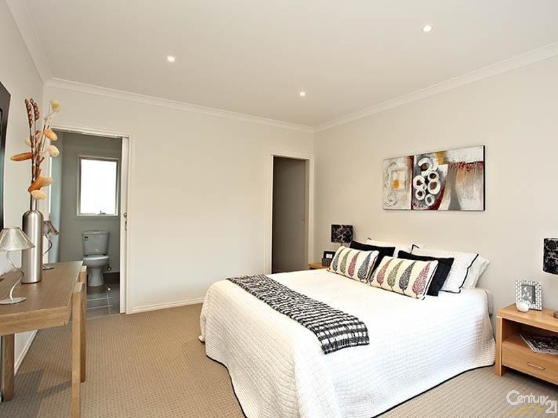 3 9 Wood Street, Nunawading VIC 3131