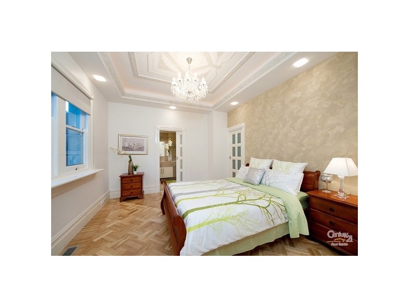 2/21 Ormond Esplanade, Elwood VIC 3184