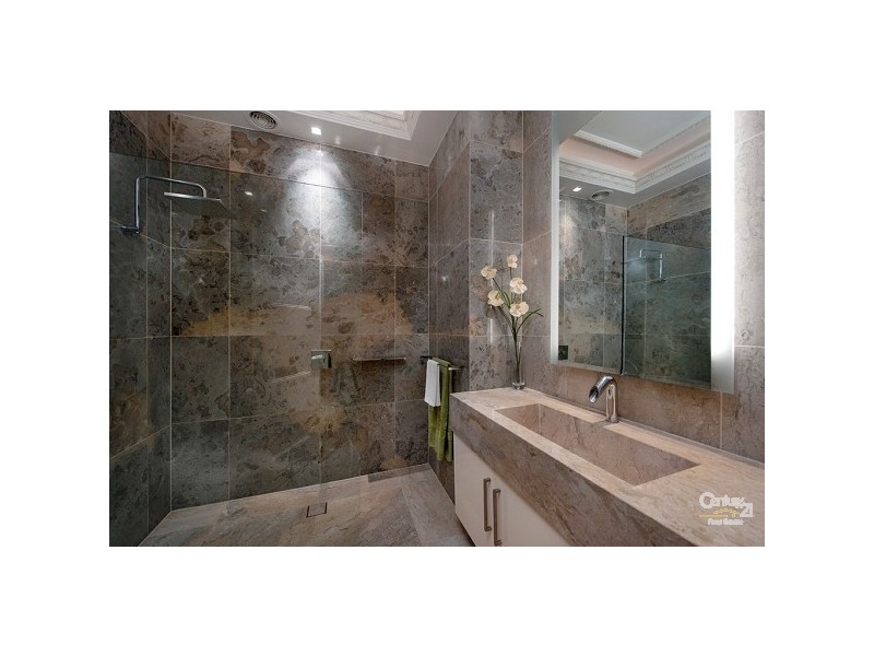 2/21 Ormond Esplanade, Elwood VIC 3184