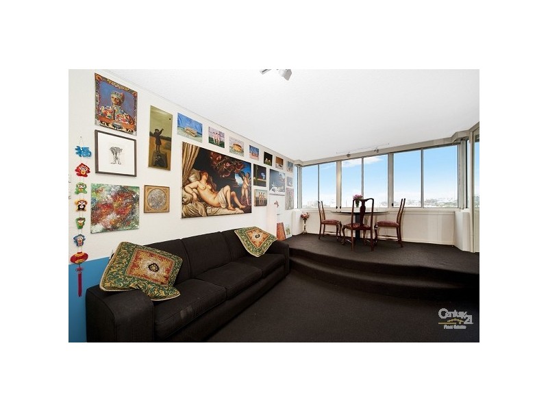 8F/12 Marine Parade, St Kilda VIC 3182