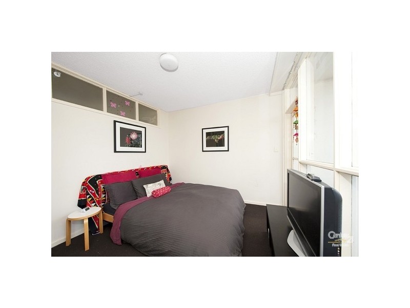 8F/12 Marine Parade, St Kilda VIC 3182