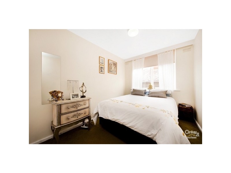 2/13-15 Spenser Street, St Kilda VIC 3182