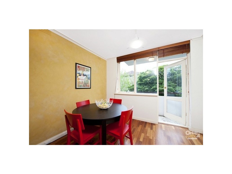 10/8 Robe Street, St Kilda VIC 3182