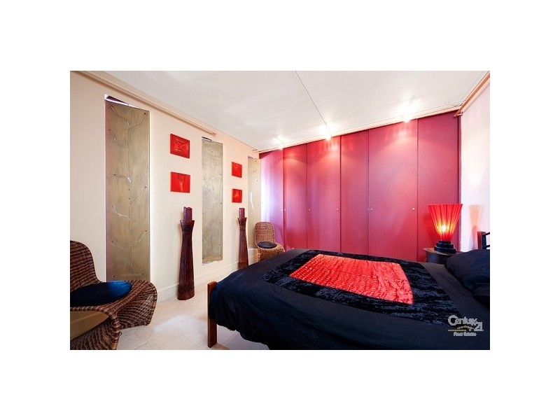 5C/12 Marine Parade, St Kilda VIC 3182