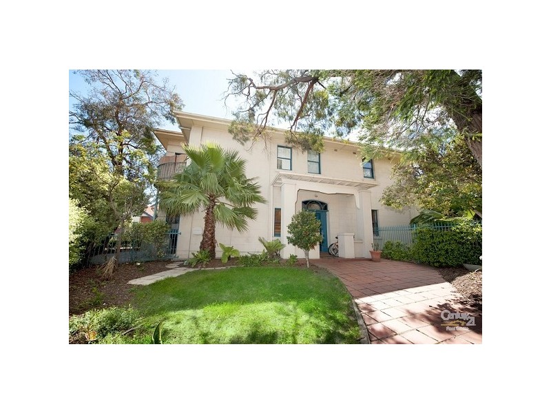 4/2 Emilton Avenue, St Kilda VIC 3182