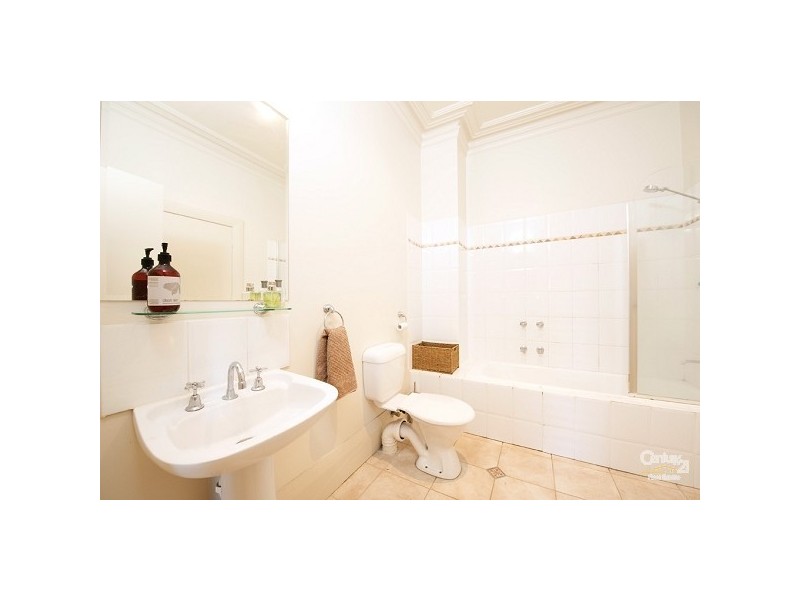 4/2 Emilton Avenue, St Kilda VIC 3182