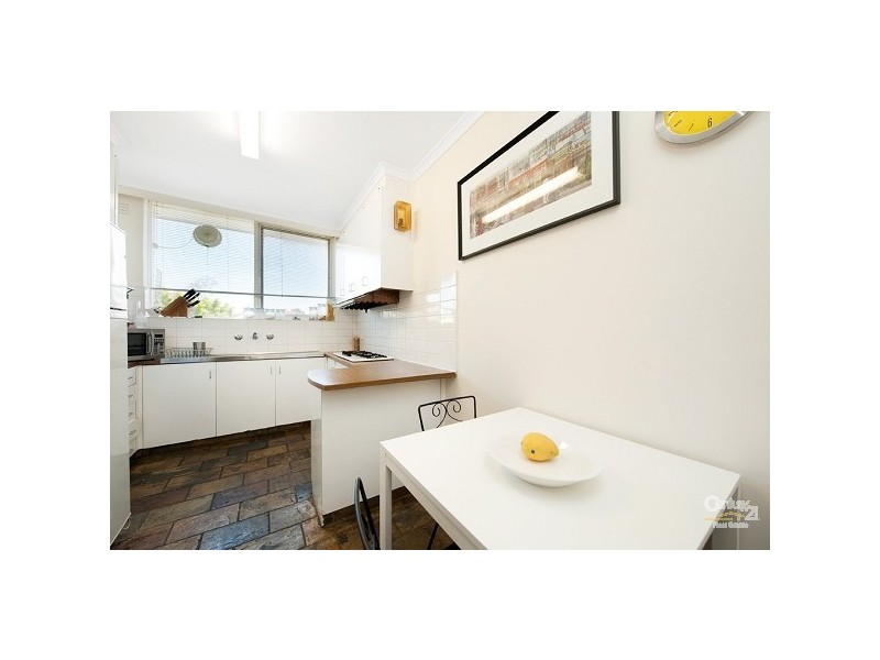 12/8 Robe Street, St Kilda VIC 3182
