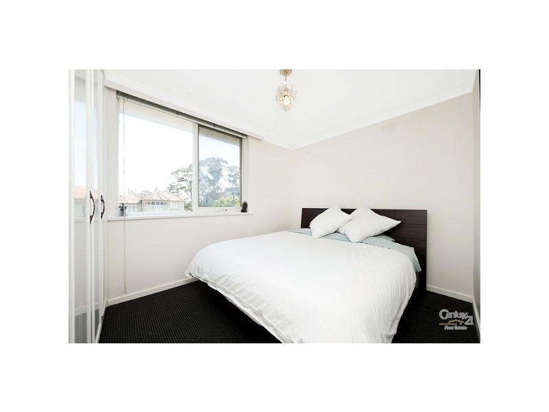 12/8 Robe Street, St Kilda VIC 3182