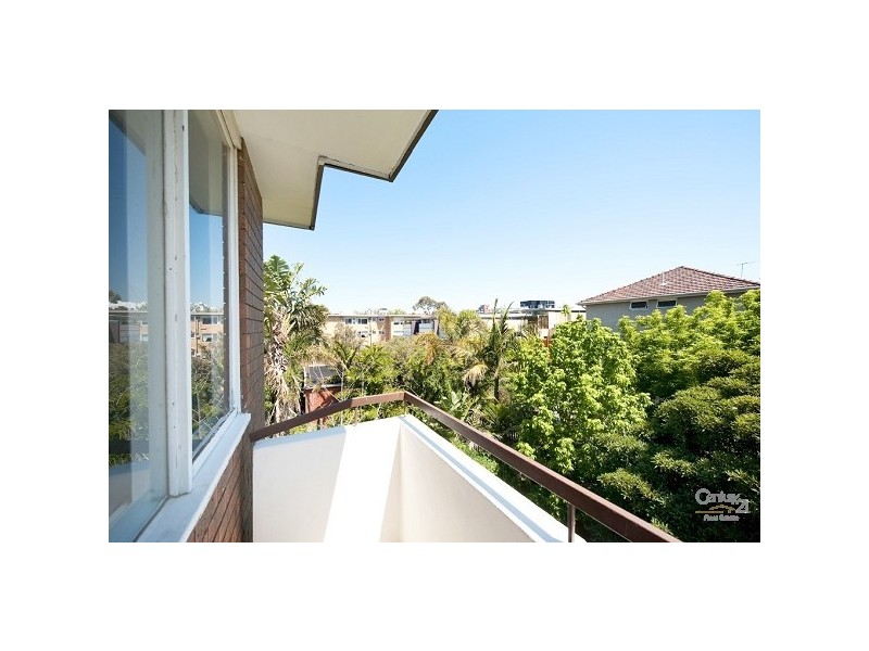 12/8 Robe Street, St Kilda VIC 3182