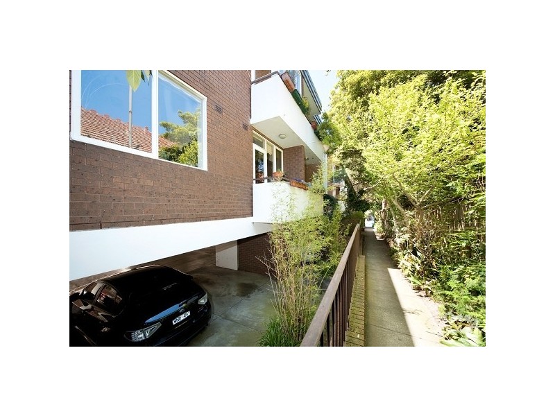 12/8 Robe Street, St Kilda VIC 3182