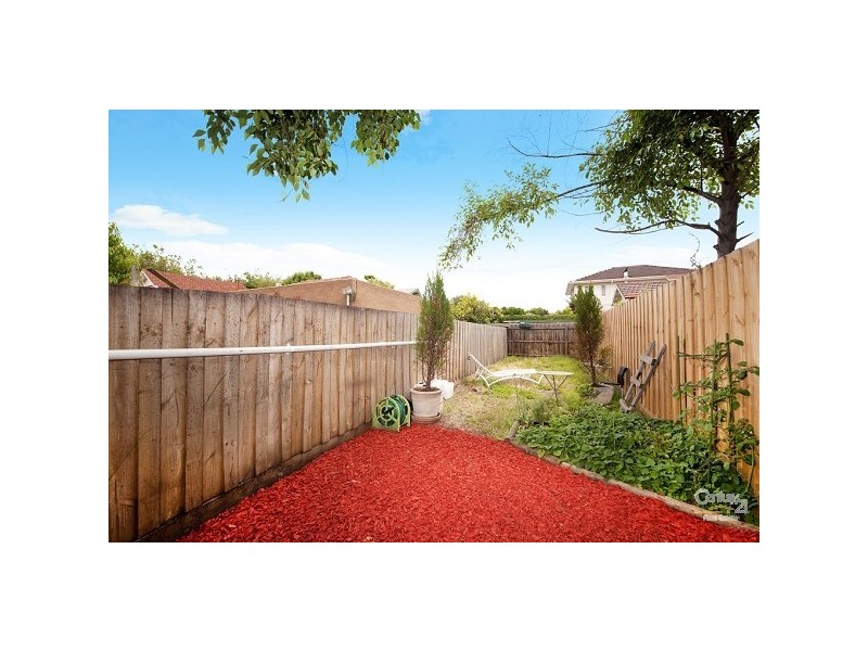 8 Ormond Road, Elwood VIC 3184