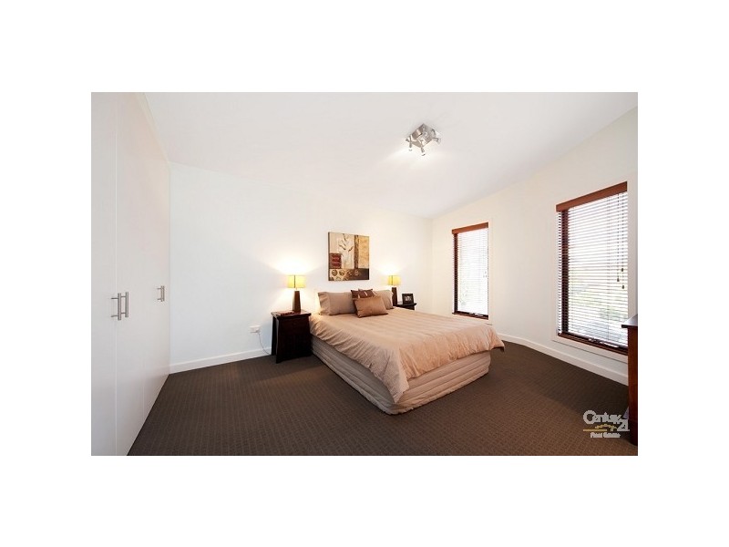 2D Bothwell Street, St Kilda East VIC 3183