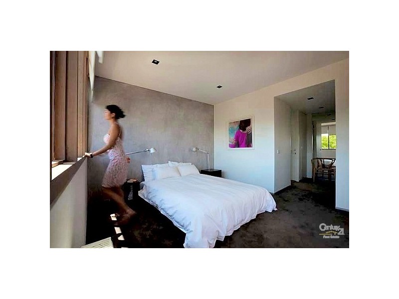 281 BANK STREET, South Melbourne VIC 3205
