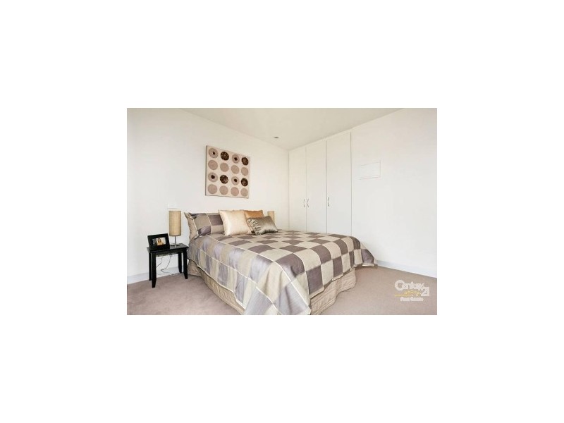 1/127 GREY STREET, St Kilda VIC 3182