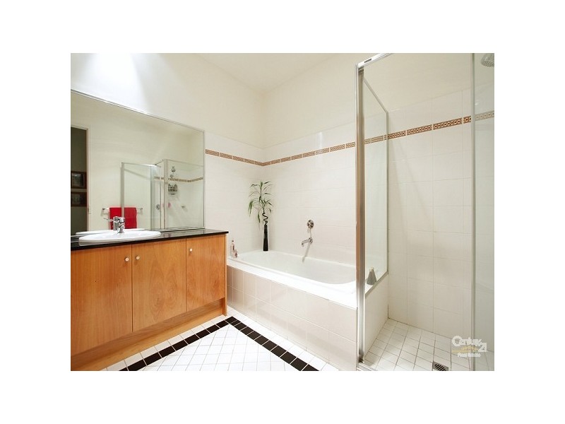 4 Neptune Place, St Kilda VIC 3182