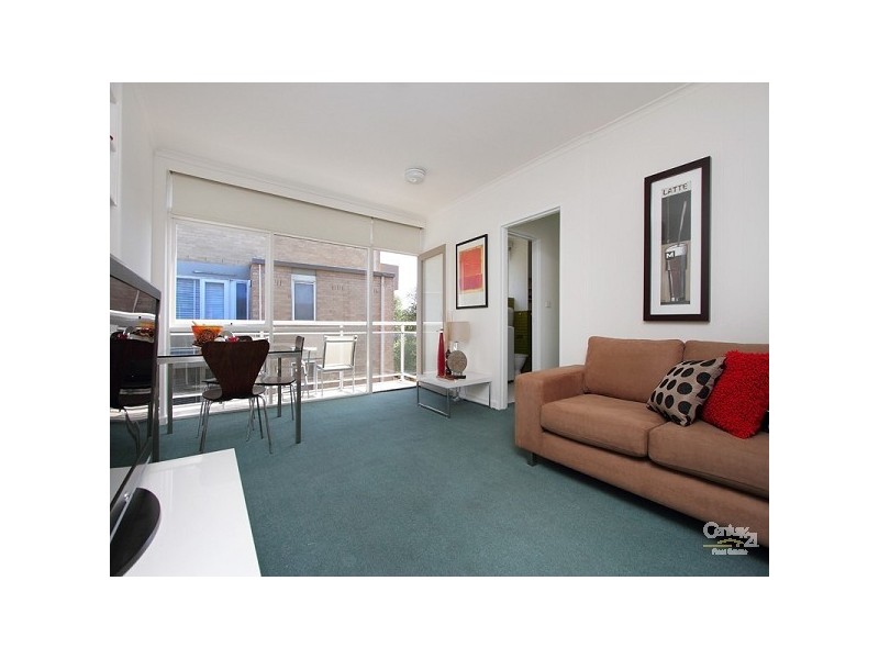 18/323 Beaconsfield Parade, St Kilda West VIC 3182