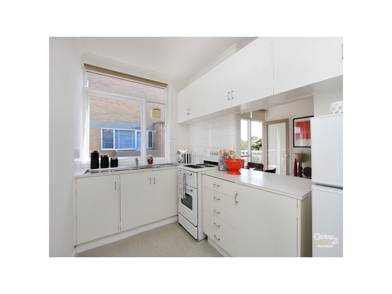 18/323 Beaconsfield Parade, St Kilda West VIC 3182