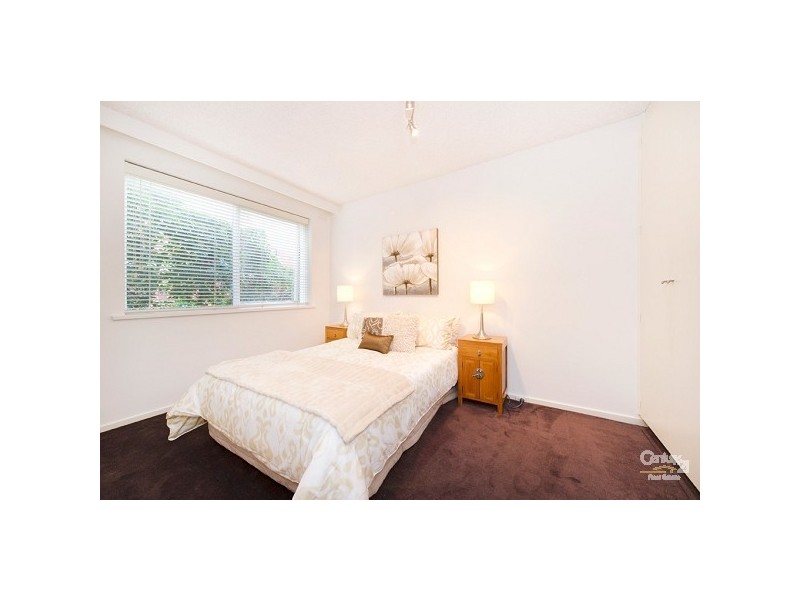 3/61 Robe Street, St Kilda VIC 3182