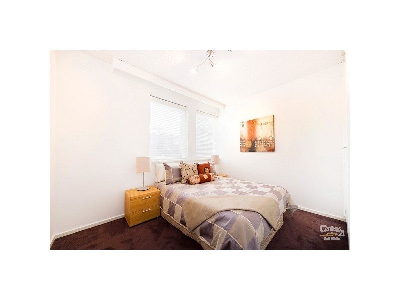 3/61 Robe Street, St Kilda VIC 3182