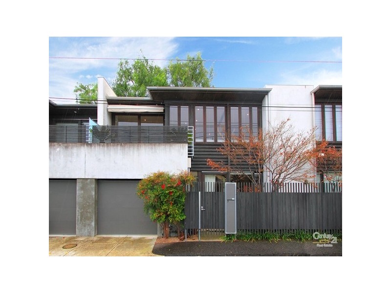 7 YOUNG STREET, St Kilda East VIC 3183