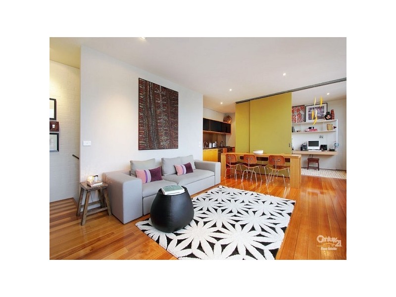 7 YOUNG STREET, St Kilda East VIC 3183