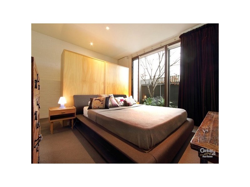 7 YOUNG STREET, St Kilda East VIC 3183