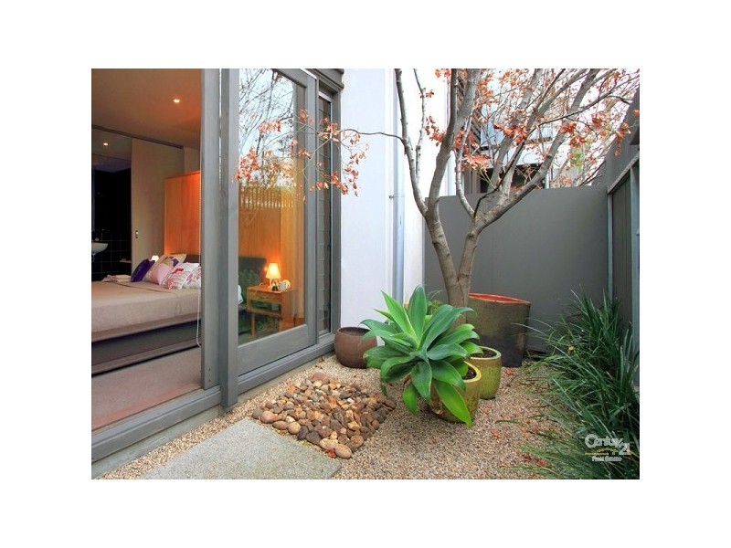 7 YOUNG STREET, St Kilda East VIC 3183