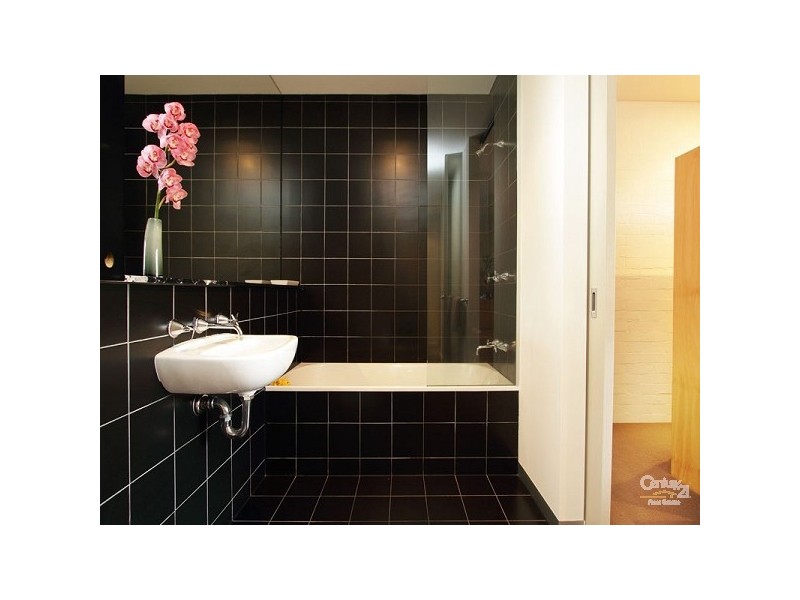 7 YOUNG STREET, St Kilda East VIC 3183