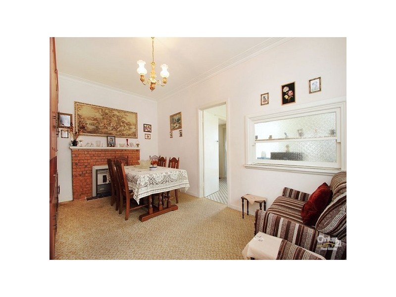 33 PAKINGTON STREET, St Kilda VIC 3182