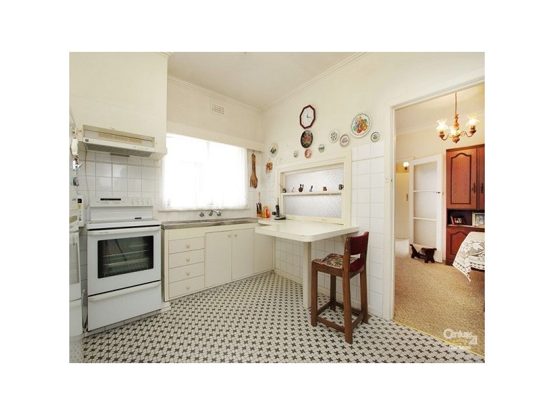 33 PAKINGTON STREET, St Kilda VIC 3182