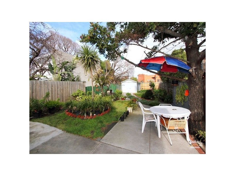 33 PAKINGTON STREET, St Kilda VIC 3182
