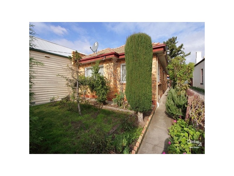 33 PAKINGTON STREET, St Kilda VIC 3182