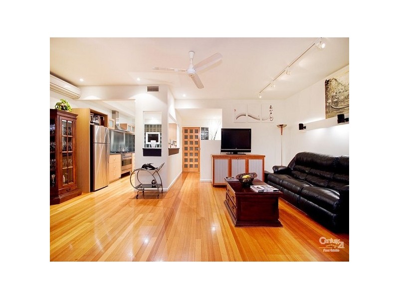 2 Phyllis Street, Elwood VIC 3184