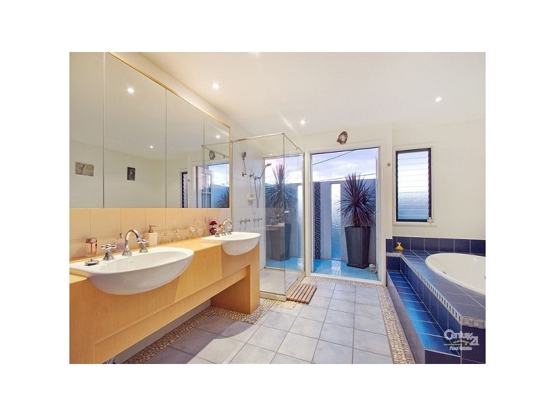 2 Phyllis Street, Elwood VIC 3184