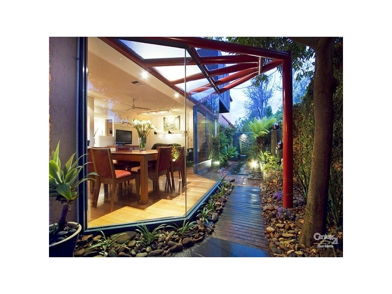 2 Phyllis Street, Elwood VIC 3184