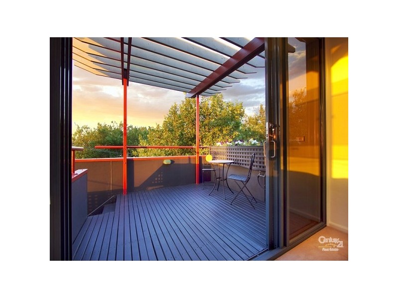 2 Phyllis Street, Elwood VIC 3184