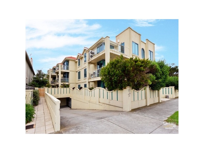 18/41 Marine Parade, St Kilda VIC 3182