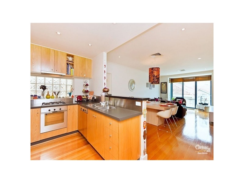 18/41 Marine Parade, St Kilda VIC 3182