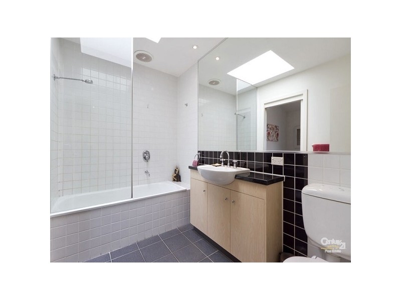 18/41 Marine Parade, St Kilda VIC 3182