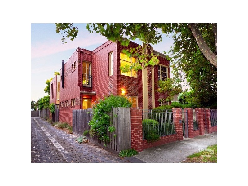 10 Pozieres Avenue, Elwood VIC 3184