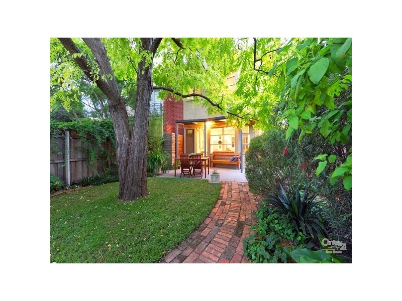 10 Pozieres Avenue, Elwood VIC 3184