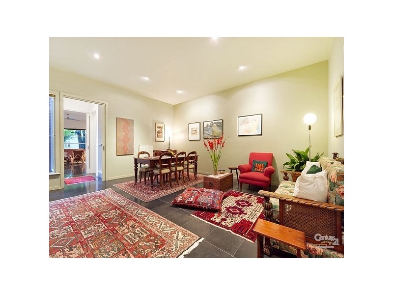 10 Pozieres Avenue, Elwood VIC 3184