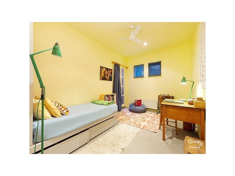 10 Pozieres Avenue, Elwood VIC 3184