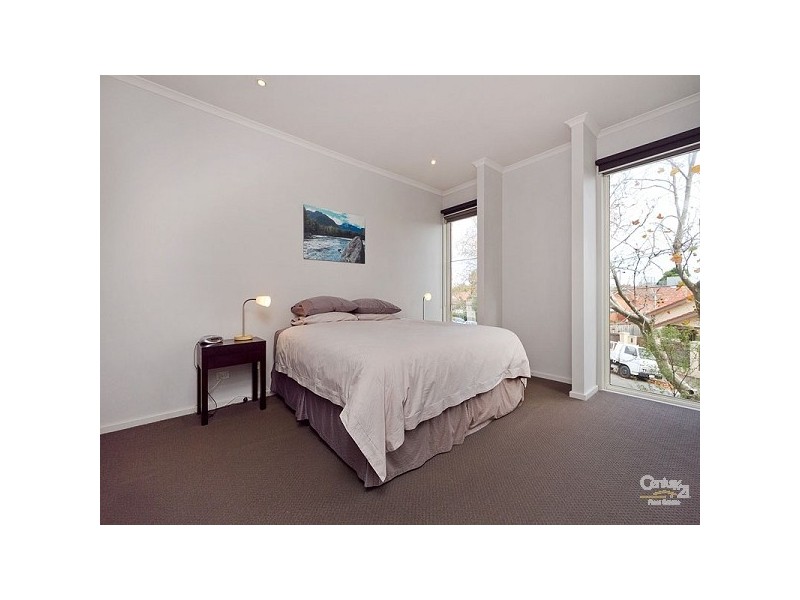 1/27 Foam Street, Elwood VIC 3184