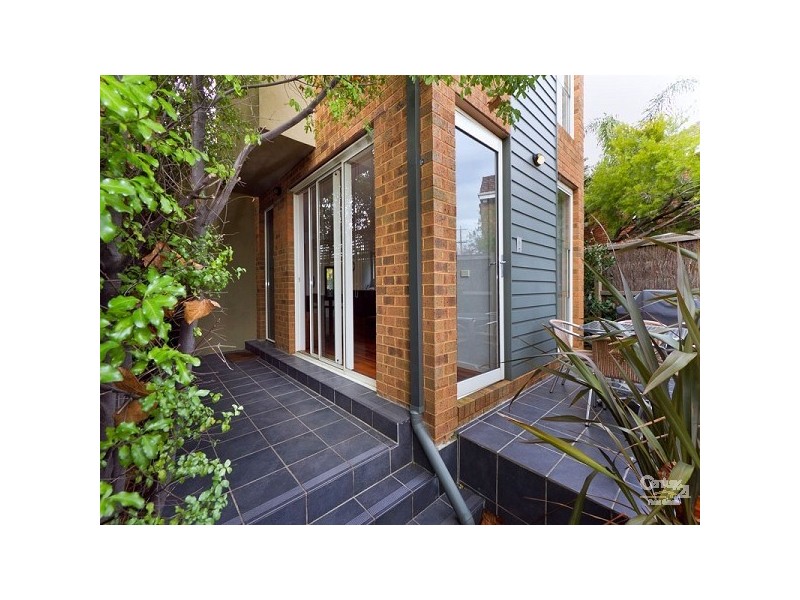1/27 Foam Street, Elwood VIC 3184