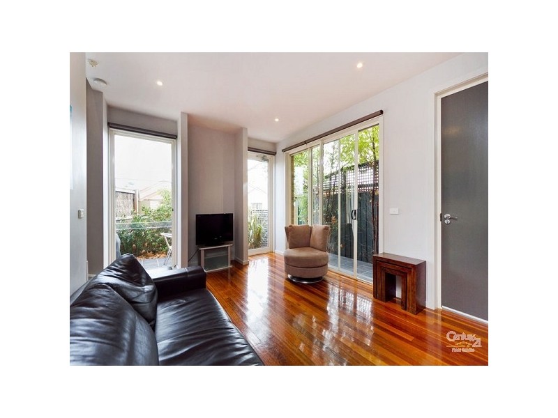 1/27 Foam Street, Elwood VIC 3184