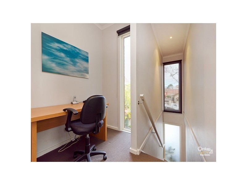 1/27 Foam Street, Elwood VIC 3184