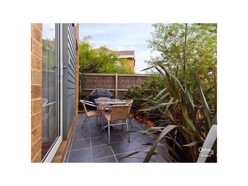 1/27 Foam Street, Elwood VIC 3184