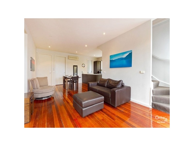 1/27 Foam Street, Elwood VIC 3184