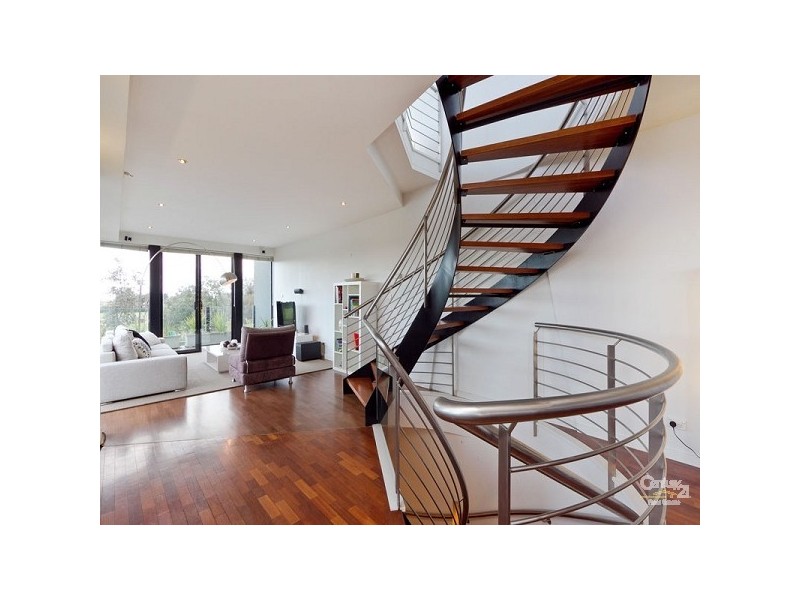 81 Ormond Esplanade, Elwood VIC 3184